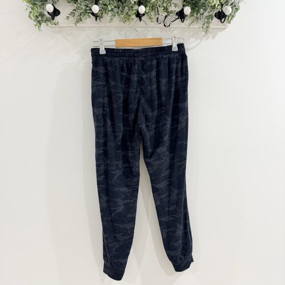 Vuori Performance Joggers In Black Camouflage Size JJ4616 - Picture 2 of 3